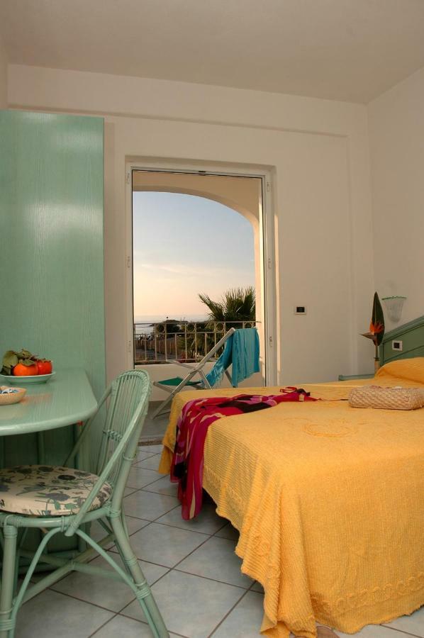 Villa Al Mare - Famiglia Calise Forio di Ischia エクステリア 写真